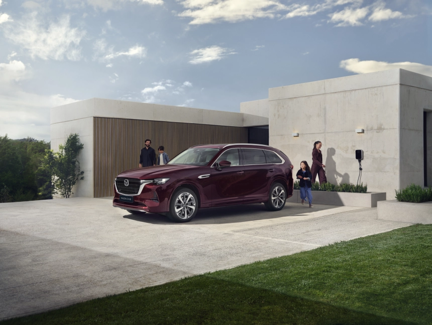 2025 Cx 80 Launch Sideshot 02 Nameplate