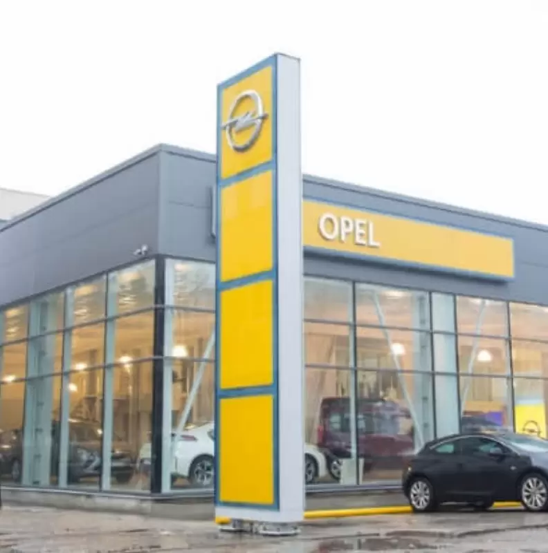 Opel Maniu