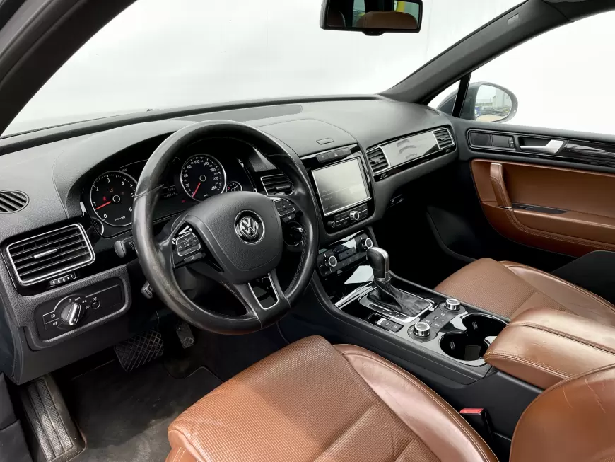 Volkswagen Touareg SUV 2014