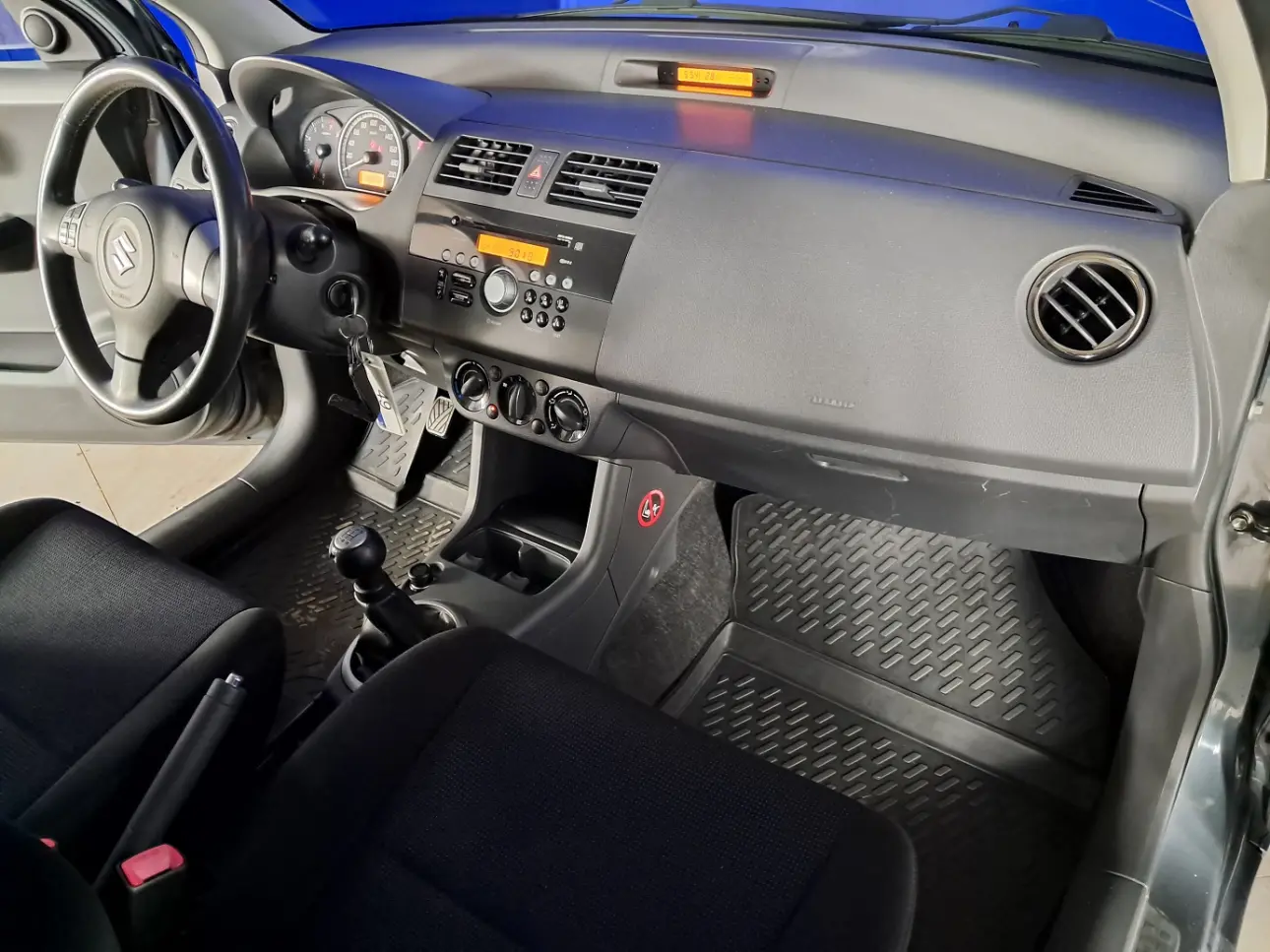 SUZUKI SWIFT