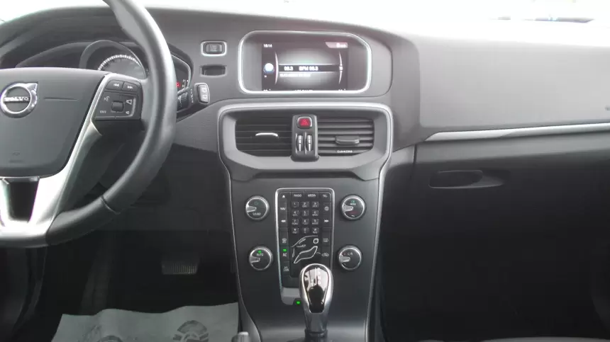 VOLVO V40 Hatchback 2017