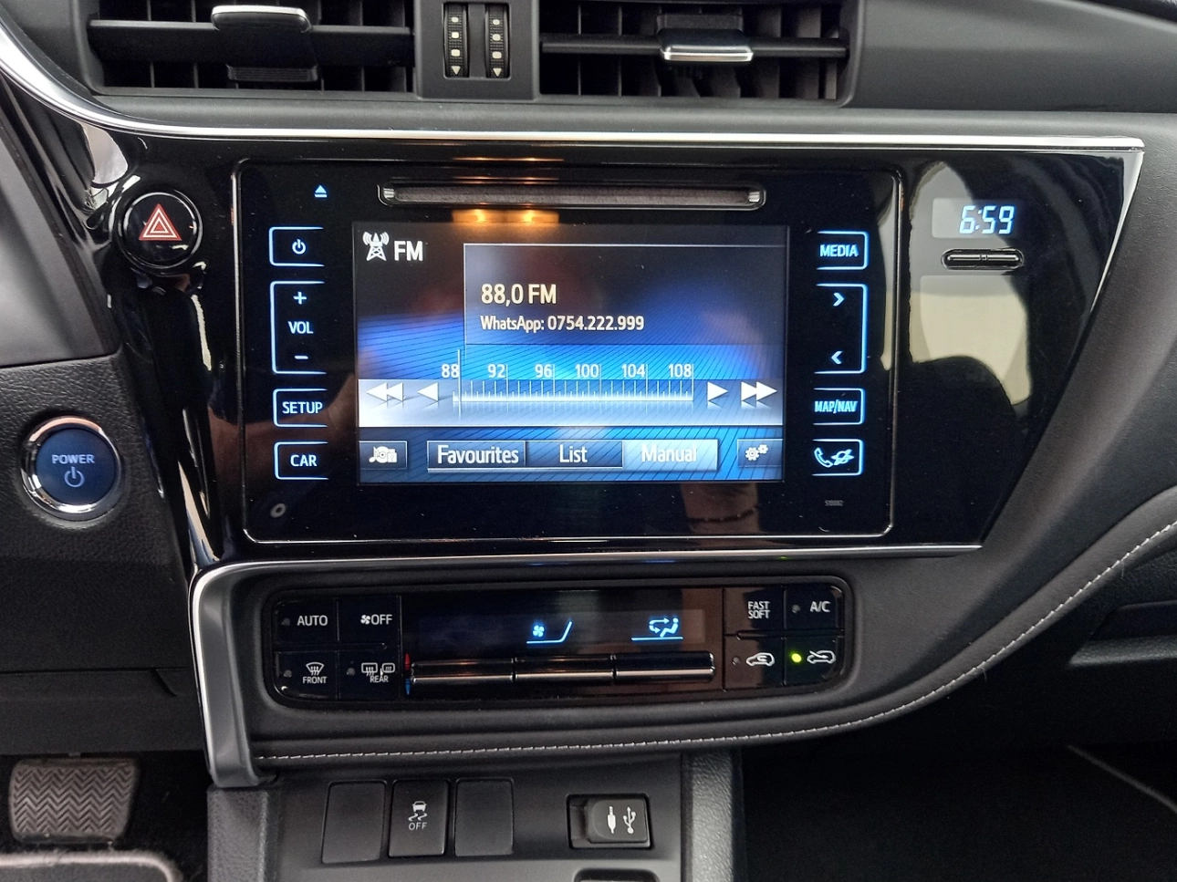 TOYOTA AURIS HYBRID Hatchback 2018