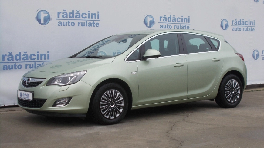 OPEL ASTRA J Hatchback 2011