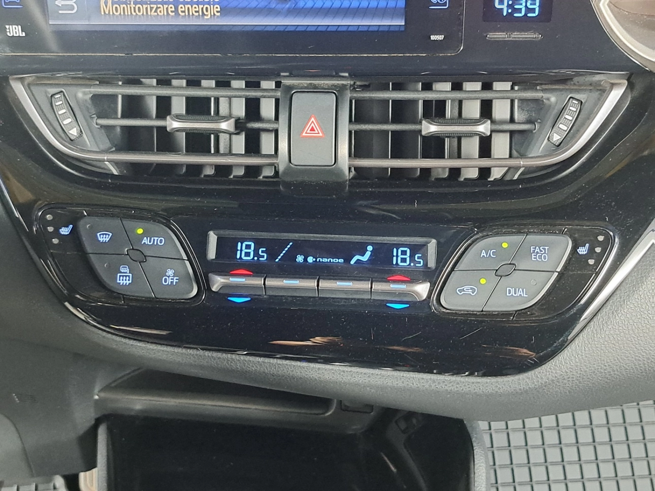 TOYOTA C-HR SUV 2017