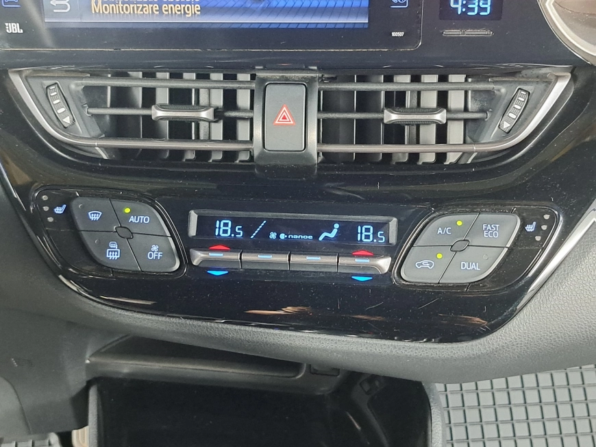 TOYOTA C-HR SUV 2017