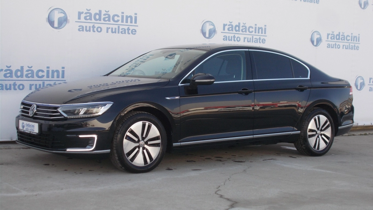 VOLKSWAGEN PASSAT GTE Sedan 2018