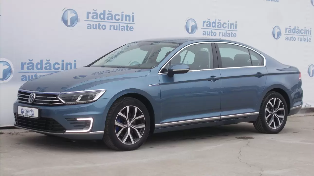 VOLKSWAGEN PASSAT GTE Sedan 2018