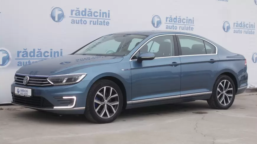 VOLKSWAGEN PASSAT GTE Sedan 2018