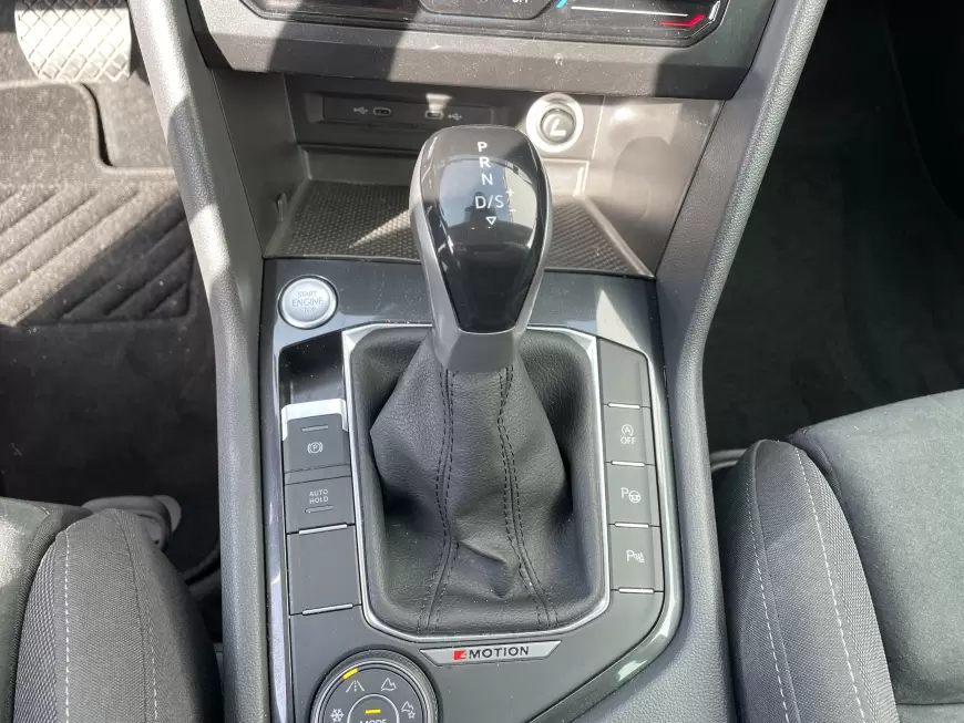 VOLKSWAGEN TIGUAN Hatchback 2022