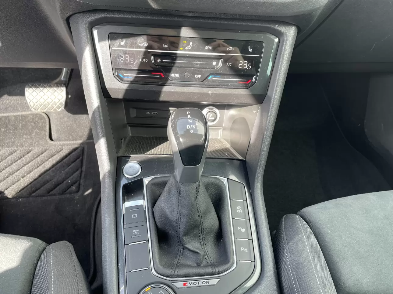 VOLKSWAGEN TIGUAN Hatchback 2022
