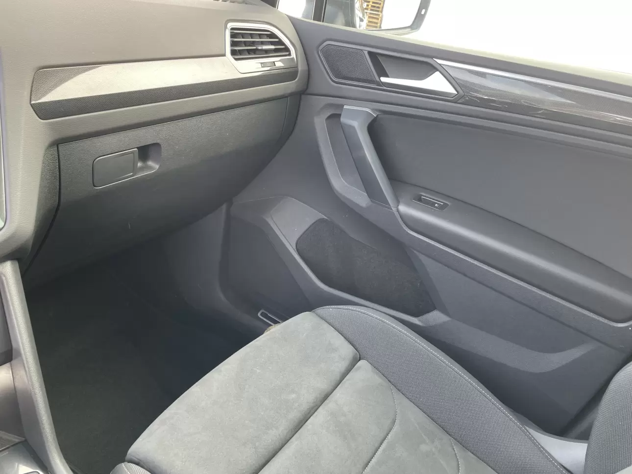 VOLKSWAGEN TIGUAN Hatchback 2022