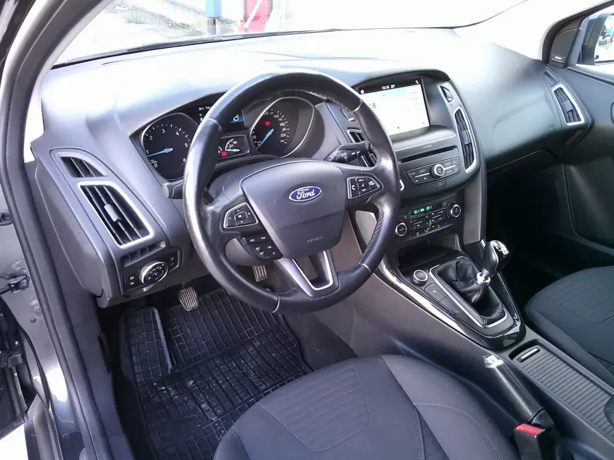 FORD FOCUS Hatchback 2017