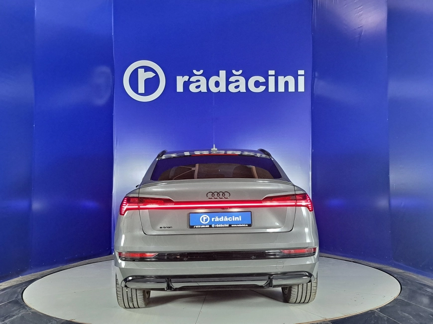 AUDI E-TRON SUV 2022