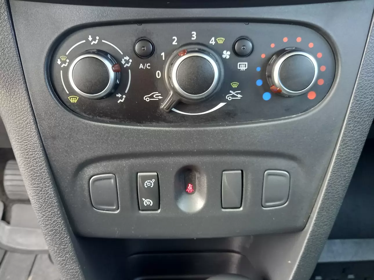 DACIA LOGAN Sedan 2019