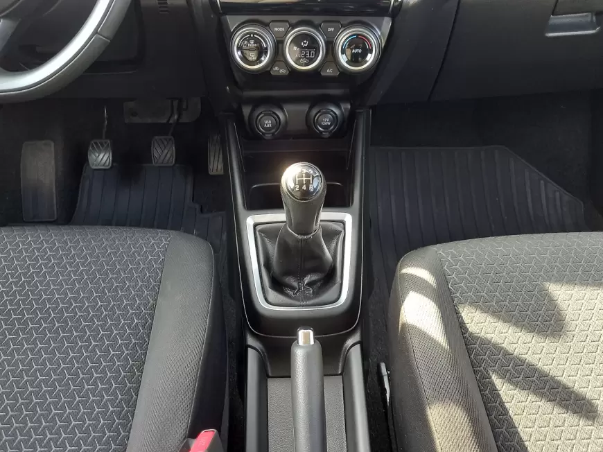 SUZUKI SWIFT Hatchback 2017