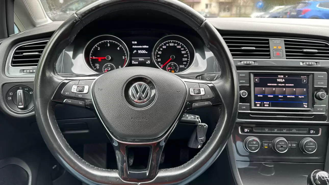 VOLKSWAGEN GOLF Hatchback 2020