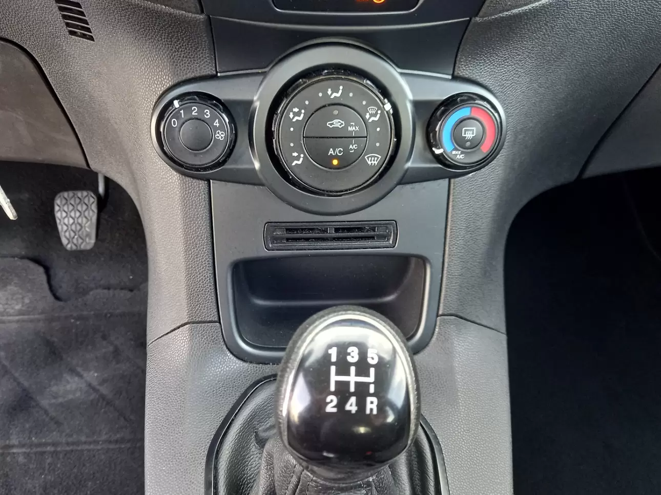 FORD FIESTA Hatchback 2016