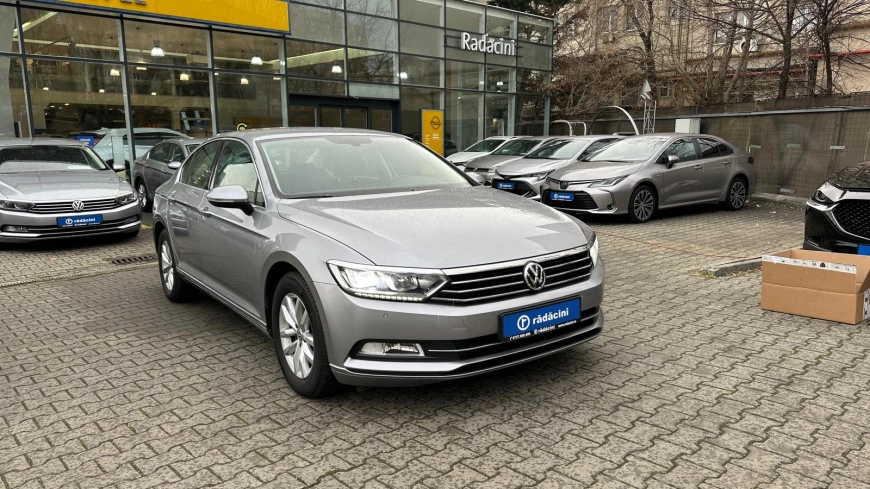 VOLKSWAGEN PASSAT 4MOTION Sedan 2019