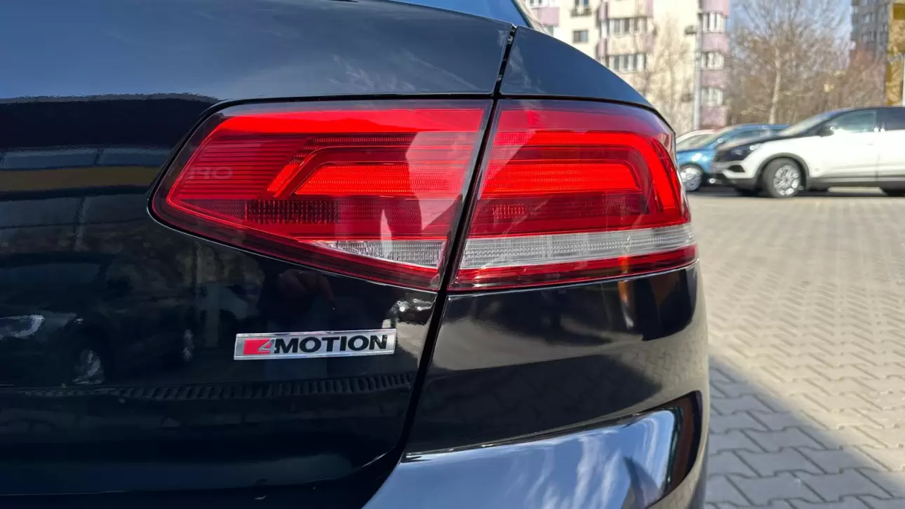 VOLKSWAGEN PASSAT 4Motion Sedan 2019