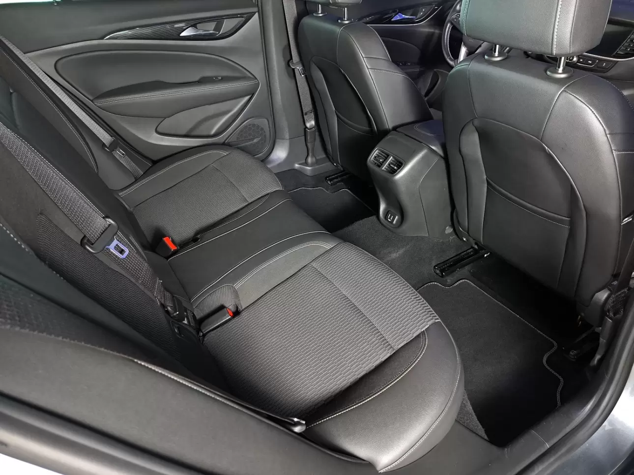 OPEL INSIGNIA Sedan 2020