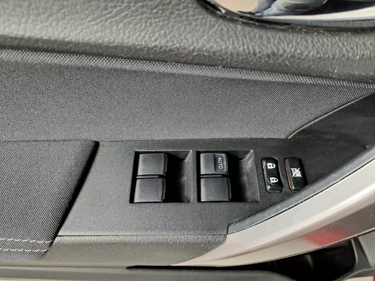TOYOTA COROLLA Sedan 2015