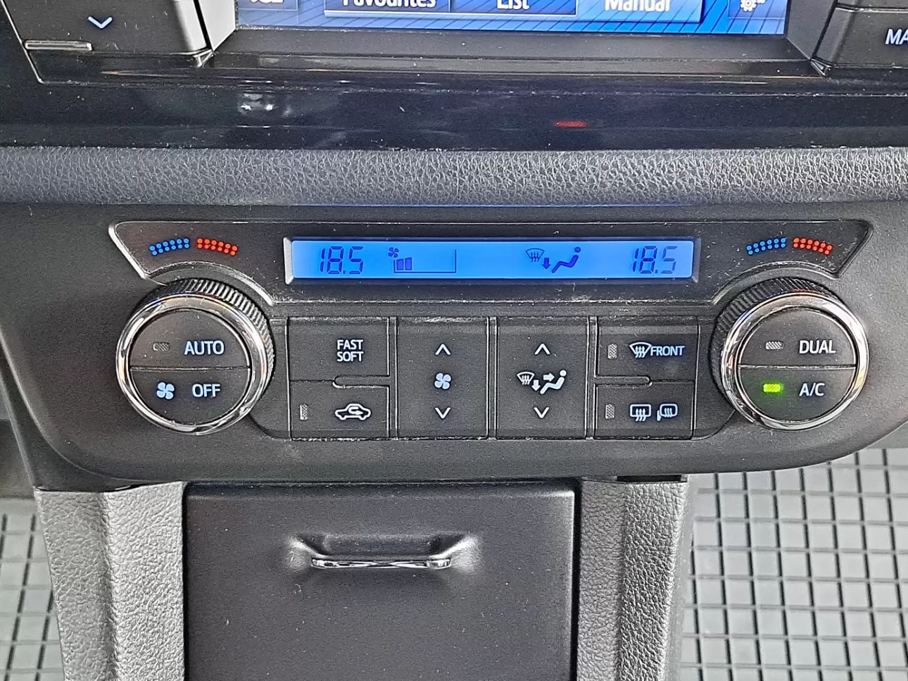 TOYOTA COROLLA Sedan 2015