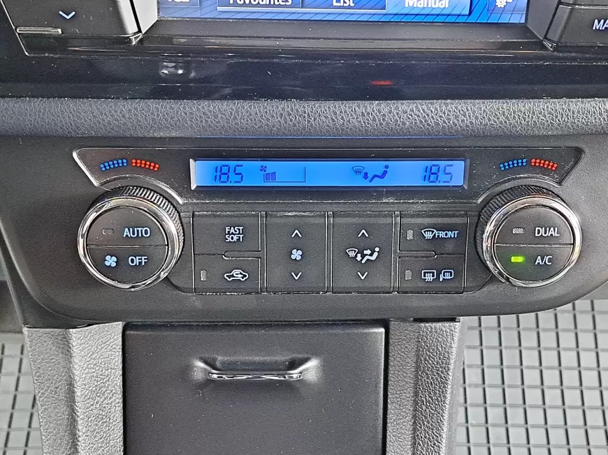 TOYOTA COROLLA Sedan 2015