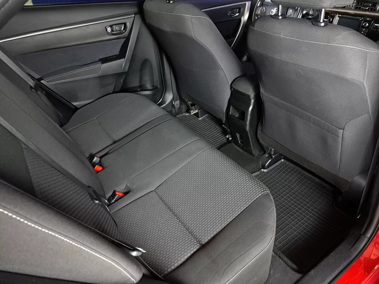 TOYOTA COROLLA Sedan 2015