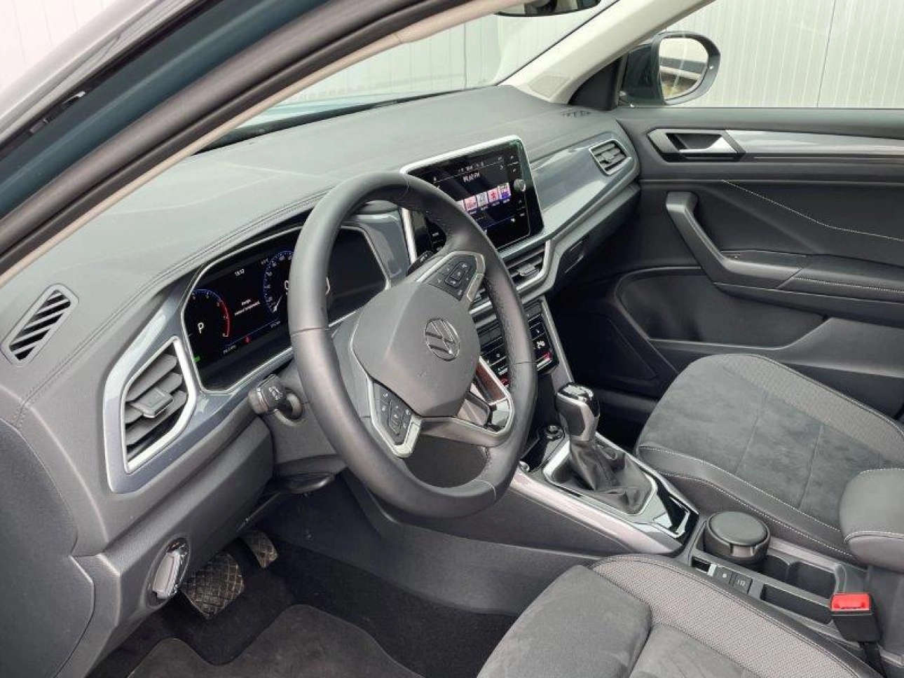 Volkswagen T-Roc SUV 2023