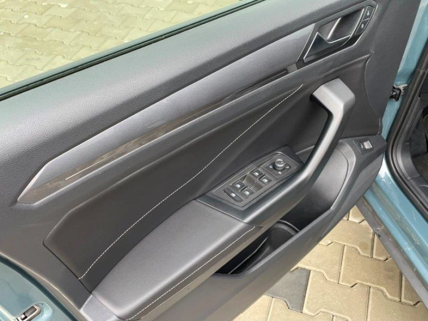 Volkswagen T-Roc SUV 2023