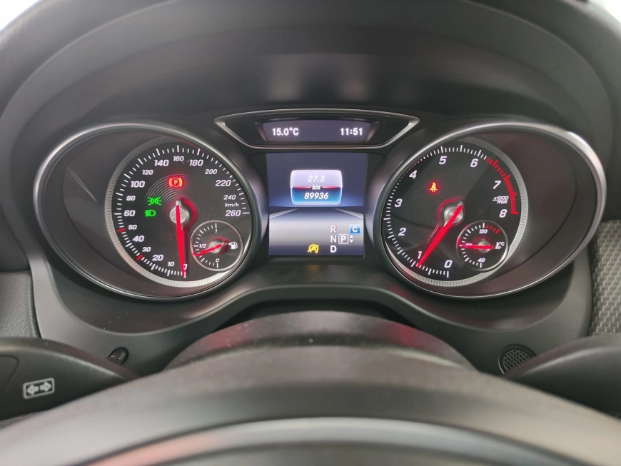 MERCEDES BENZ GLA 220 Compact SUV 2019