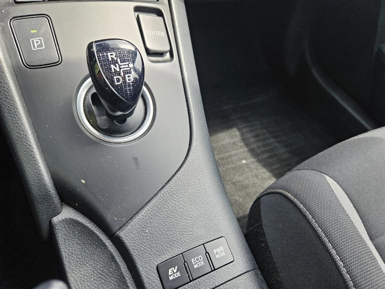 TOYOTA AURIS 1.8 HYBRID LUNA HSD CVT AUTO 136CP 2018