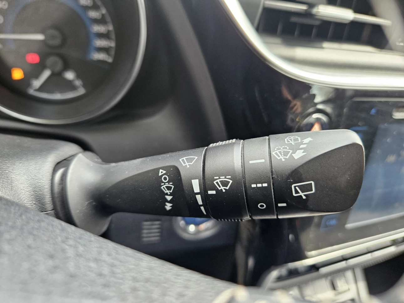 TOYOTA AURIS 1.8 HYBRID LUNA HSD CVT AUTO 136CP 2018