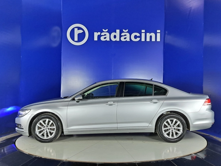 VOLKSWAGEN PASSAT Sedan 2019