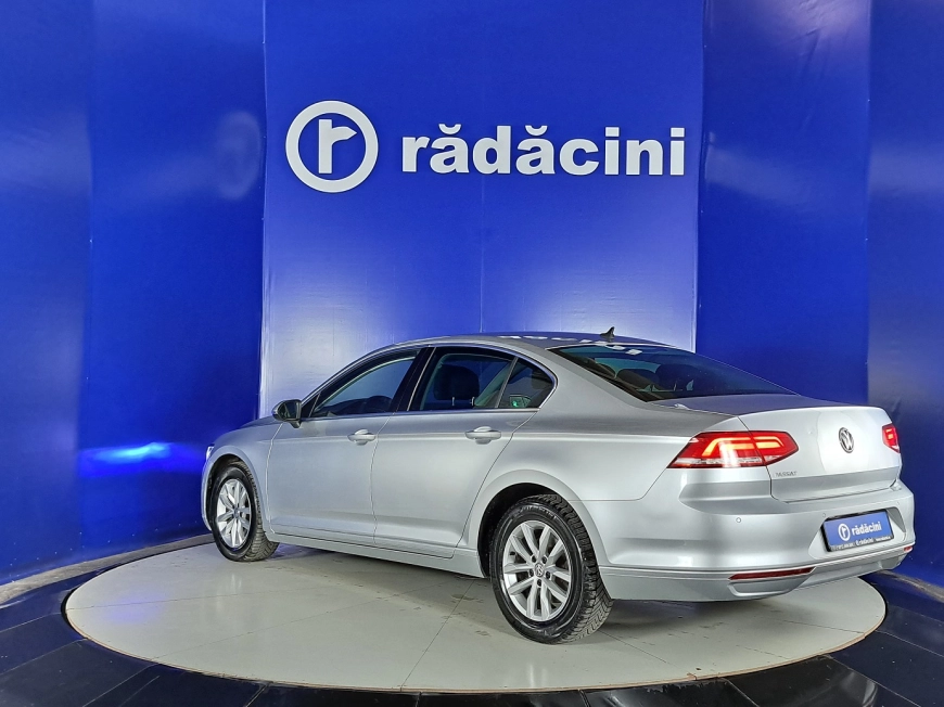 VOLKSWAGEN PASSAT Sedan 2019