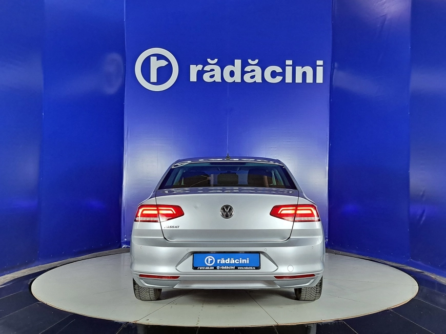 VOLKSWAGEN PASSAT Sedan 2019