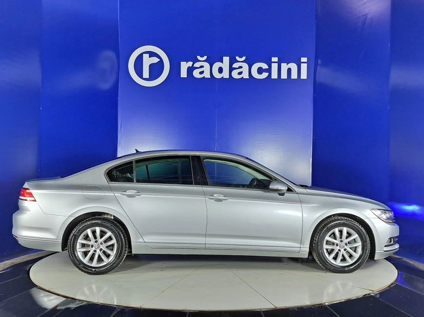 VOLKSWAGEN PASSAT Sedan 2019