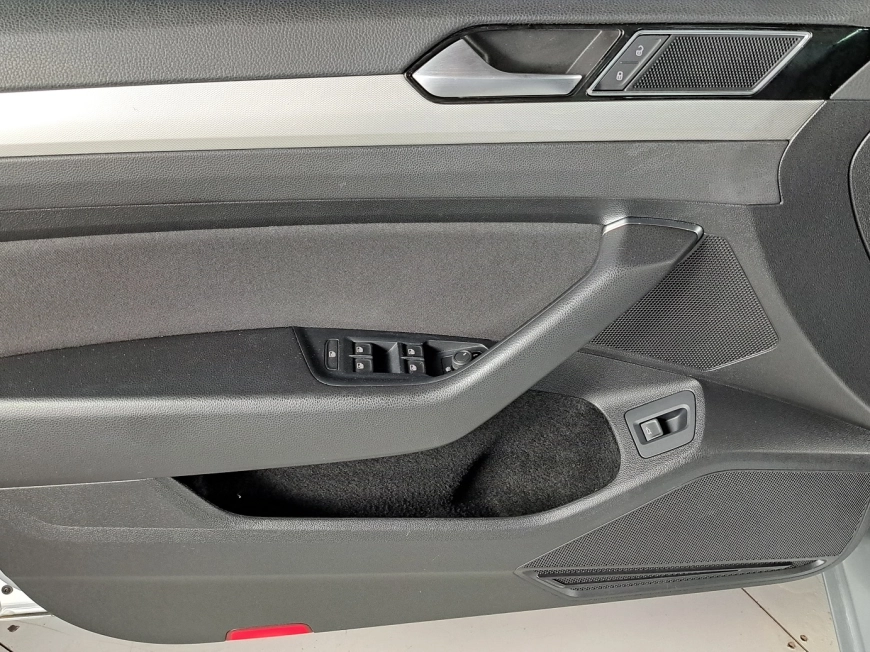 VOLKSWAGEN PASSAT Sedan 2019