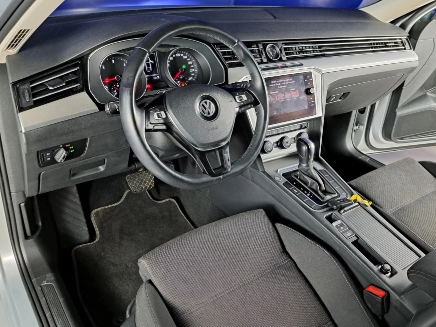 VOLKSWAGEN PASSAT Sedan 2019