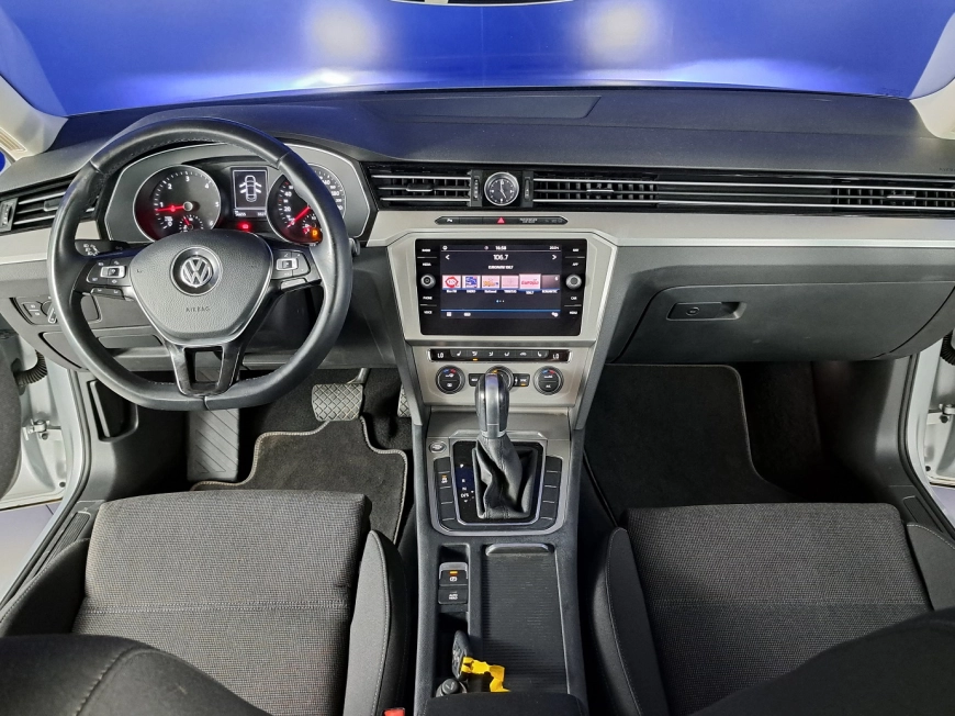 VOLKSWAGEN PASSAT Sedan 2019