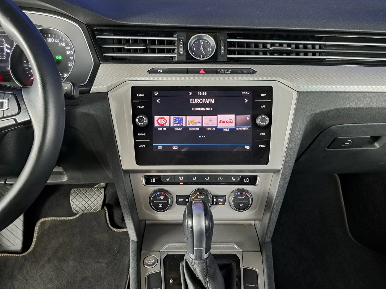 VOLKSWAGEN PASSAT Sedan 2019