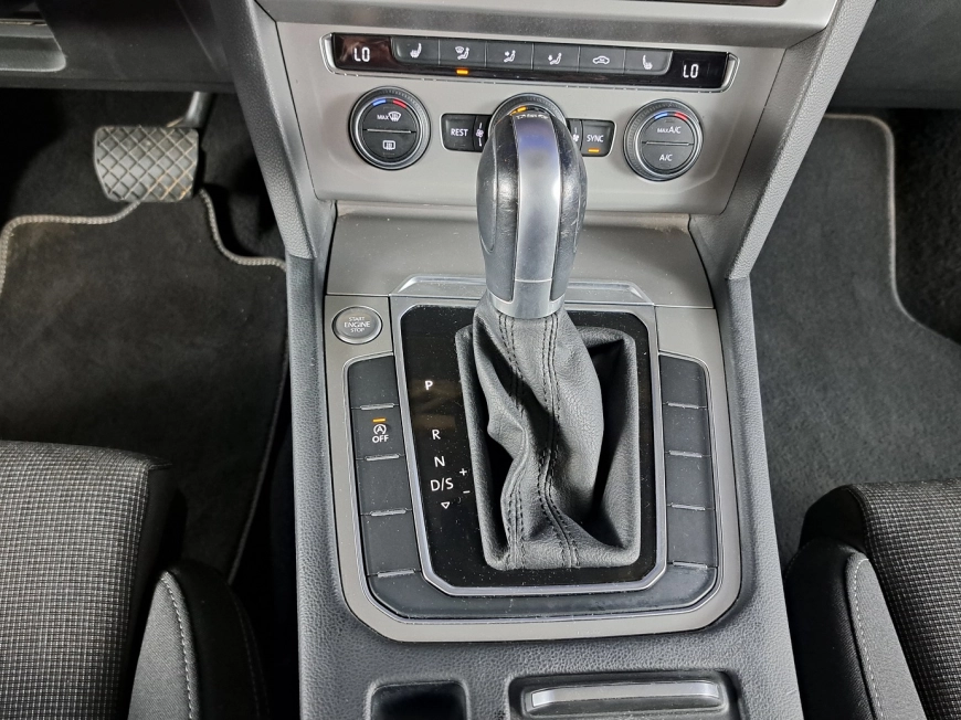 VOLKSWAGEN PASSAT Sedan 2019