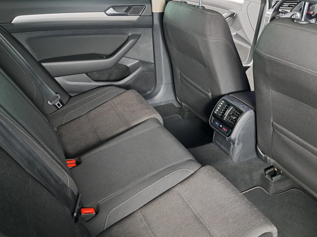 VOLKSWAGEN PASSAT Sedan 2019