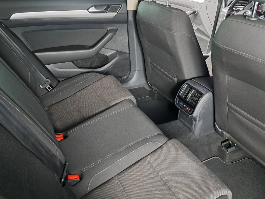 VOLKSWAGEN PASSAT Sedan 2019