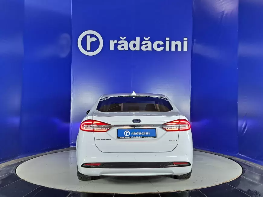 FORD MONDEO Sedan 2022