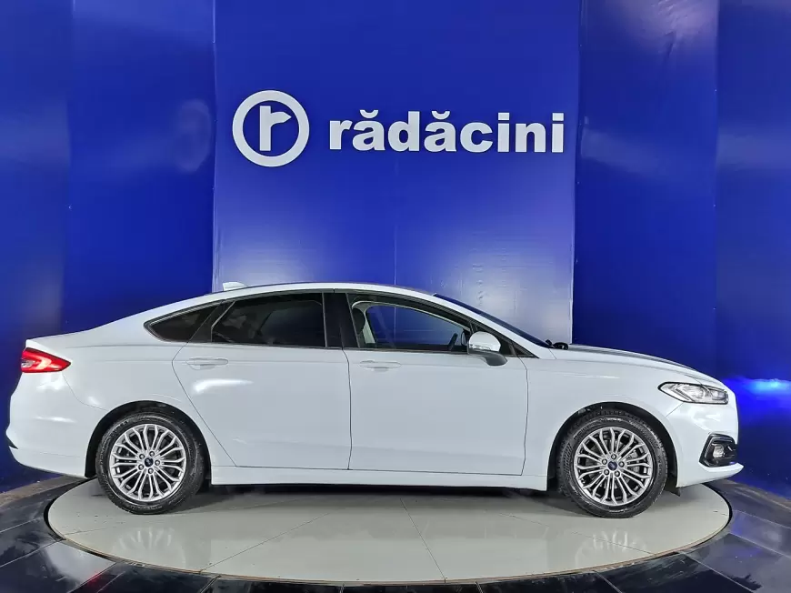 FORD MONDEO Sedan 2022