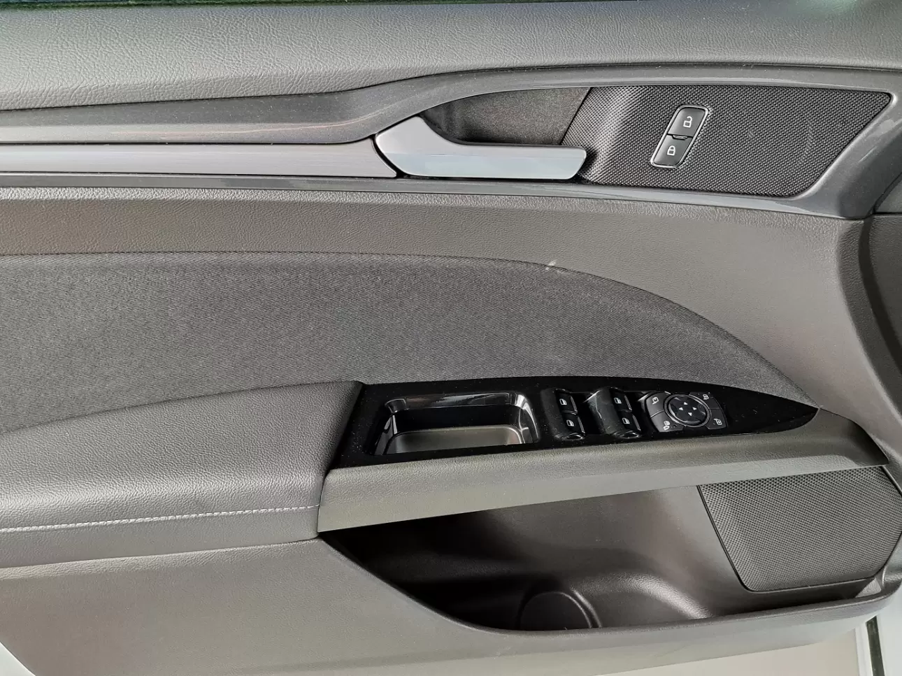 FORD MONDEO Sedan 2022