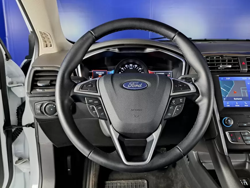 FORD MONDEO Sedan 2022