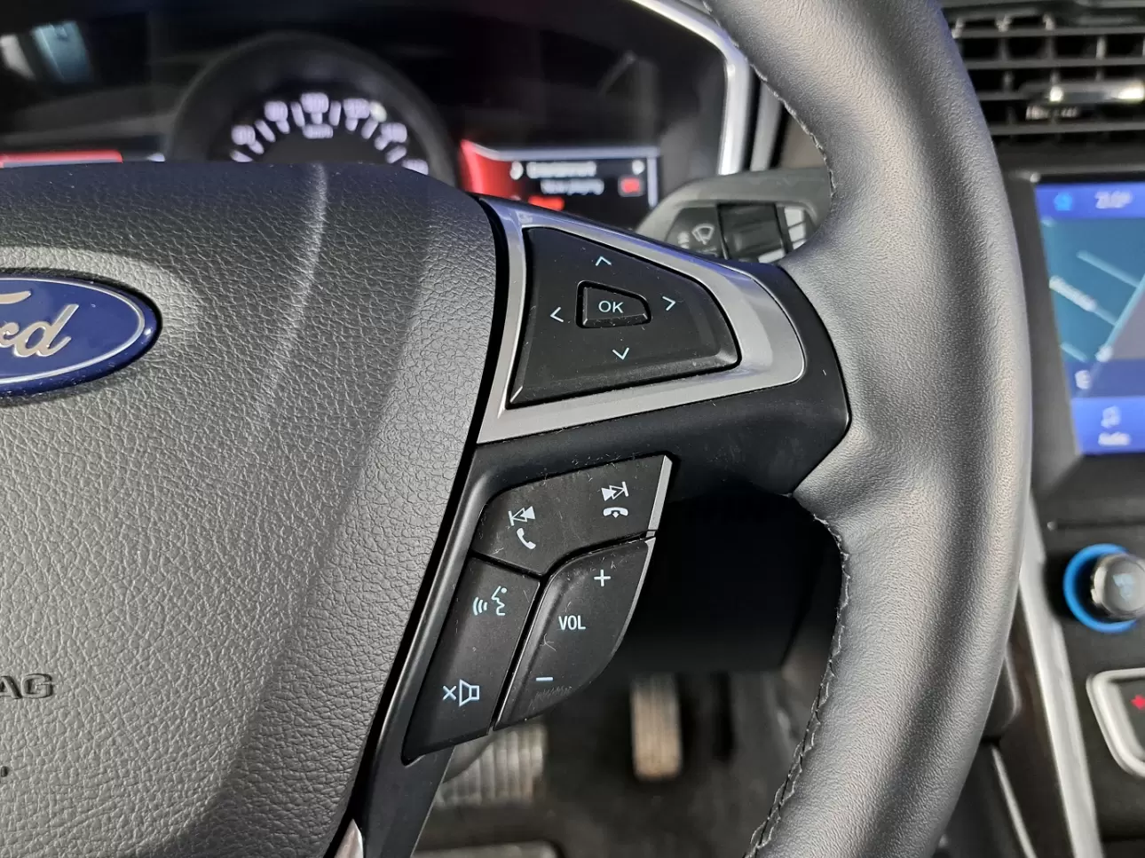 FORD MONDEO Sedan 2022