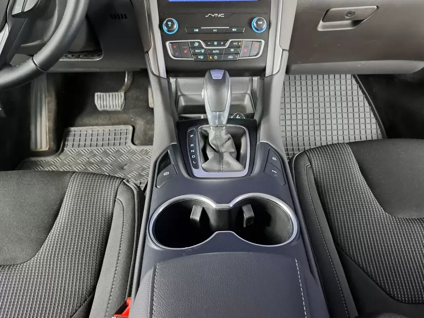 FORD MONDEO Sedan 2022